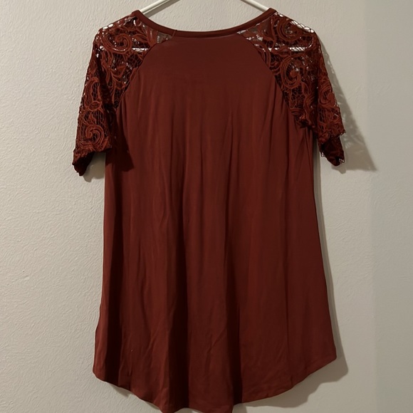 Zenana Signature top with lace sleeves - Picture 5 of 6